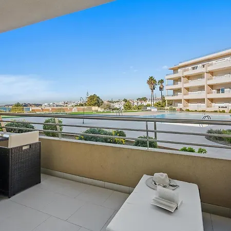 Remarkable 1-Bed Beach Apartment In Albufeira 아파트 알부페이라