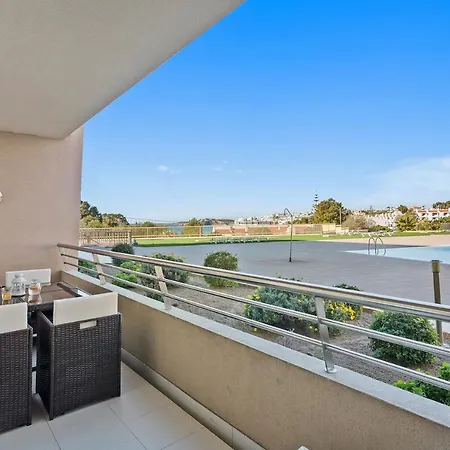 Remarkable 1-Bed Beach Apartment In Albufeira 아파트