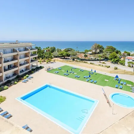 Remarkable 1-Bed Beach Apartment In Albufeira 아파트 *